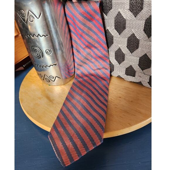 Jos A Bank $75 Red Black Stripe Silk Tie USA Made Executive Americana - Picture 3 of 9